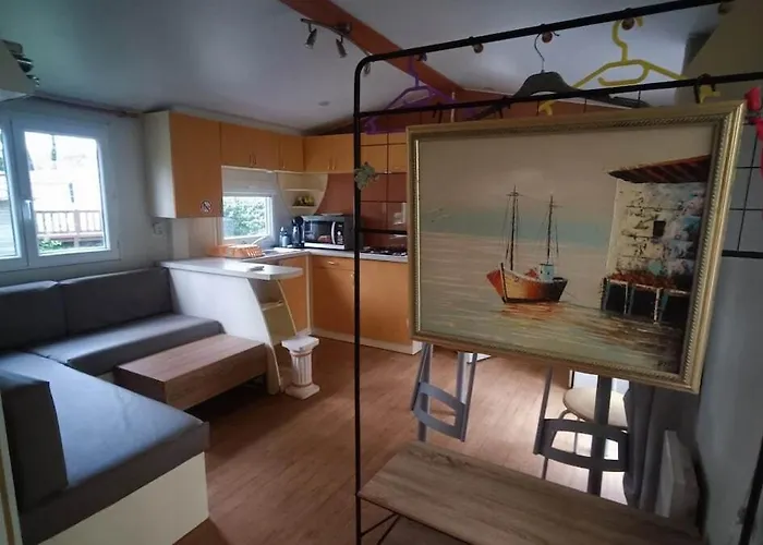 M.home Confort E017 2chbr/5pers مكان تخييم La Boissiere-de-Montaigu